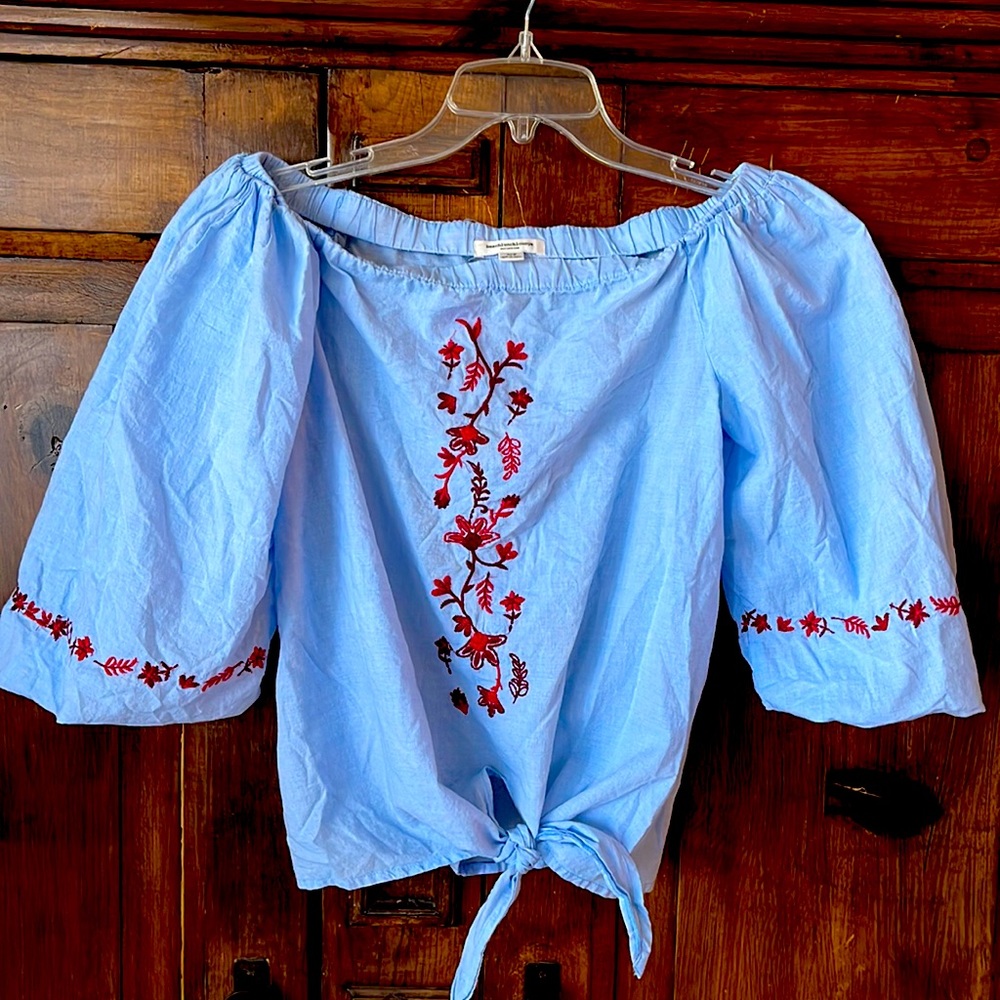 Beachlunchlounge off the shoulder top. Size S. Perfect for the summer.